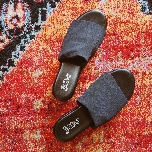 Brash black Platform Flop Sliders Sandals - Picture 2 of 5